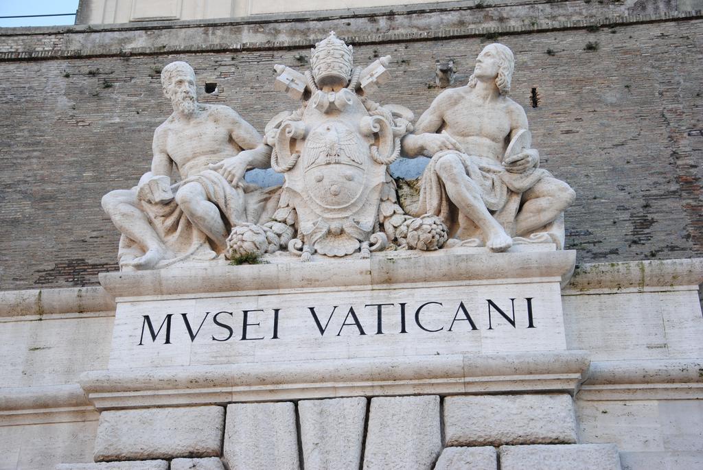 White Vatican Pensión 2*