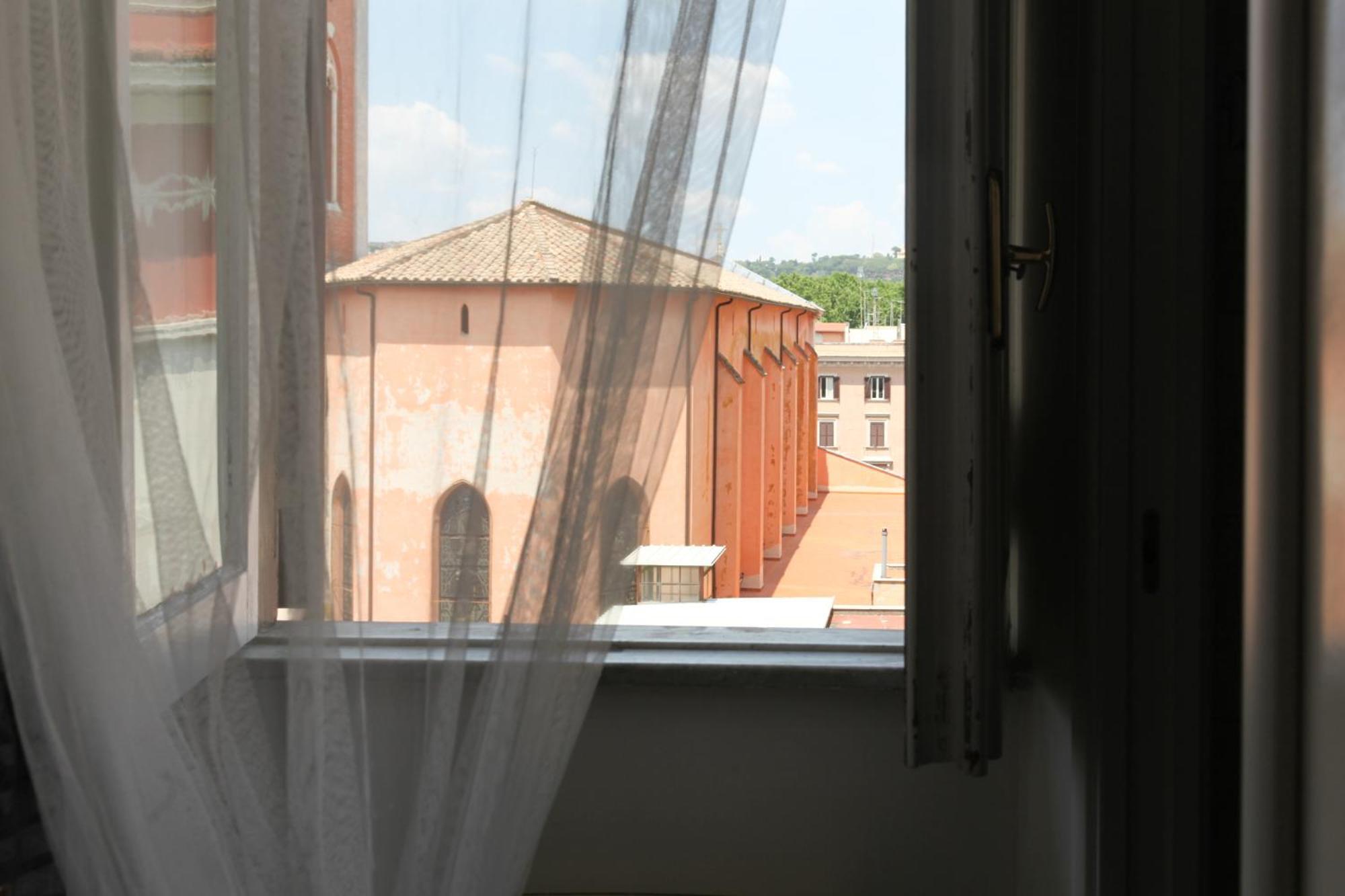 White Vatican Pensión Roma